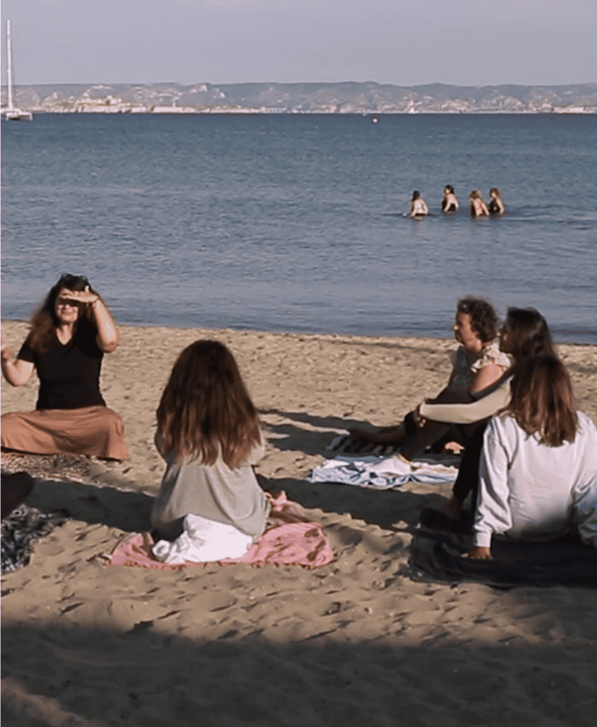 sophrologie groupe sur la plage